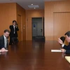 Bộ trưởng Tài chính Nhật Bản Toshimitsu Motegi (phải) trong cuộc đàm phán thương mại với Đại diện thương mại Mỹ Robert Lighthizer ở Tokyo (Nhật Bản). (Ảnh: AFP/TTXVN)