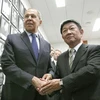 Tân Ngoại trưởng Nhật Bản Toshimitsu Motegi (phải) và người đồng cấp Nga Sergey Lavrov. (Nguồn: Kyodo)