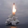 Vụ thử tên lửa đạn đạo kiểu mới Pukguksong-3 từ tàu ngầm của Triều Tiên ở ngoài khơi Vịnh Wonsan ngày 2/10. (Ảnh: AFP/TTXVN)