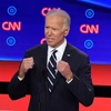 Cựu Phó Tổng thống Mỹ Joe Biden phát biểu trong cuộc tranh luận trực tiếp trên truyền hình của đảng Dân chủ ở Detroit, bang Michigan. (Ảnh: AFP/TTXVN)