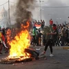 Người biểu tình bạo động trên đường phố ở Baghdad, Iraq. (Ảnh: THX/TTXVN)