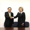 Chủ tịch Quốc hội Hàn Quốc Moon Hee-sang (trái) tiếp Chủ tịch Thượng viện Nga Valentina Matviyenko. (Nguồn: Yonhap)