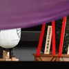 Đồ lễ do Thủ tướng Nhật Bản Shinzo Abe gửi tới đền Yasukuni ở thủ đô Tokyo ngày 17/10. (Ảnh: AFP/TTXVN)