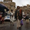Người dân Yemen tại khu chợ ở Sanaa. (Ảnh: THX/TTXVN)