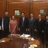 Đoàn tới chào Thứ trưởng Ngoại giao Ấn Độ phụ trách Phương Đông, bà Vijay Thakur Singh. (Ảnh: Huy Lê/Vietnam+)