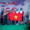 Bốn học sinh đoạt Huy chương Vàng trong Kỳ thi. (Ảnh: Nguyễn Cúc/TTXVN phát)