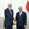 Thủ tướng Nguyễn Xuân Phúc tiếp Đại sứ Đức Guido Hildner đến chào xã giao, nhân dịp nhận nhiệm kỳ công tác tại Việt Nam. (Ảnh: Thống Nhất/TTXVN)