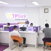 Khách hàng thực hiện giao dịch tại TPBank. (Nguồn: TPBank)