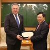 Phó Thủ tướng, Bộ trưởng Bộ Ngoại giao Phạm Bình Minh với Bộ trưởng Bộ Phát triển kinh tế và Công nghệ Slovenia Zdravko Pocivalsek. (Ảnh: TTXVN)
