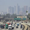Khói mù ô nhiễm bao phủ bầu trời Los Angeles, California, Mỹ. (Ảnh: AFP/TTXVN)