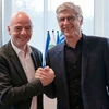 Chủ tịch FIFA Gianni Infantino và chiến lược gia kỳ cựu Arsene Wenger (phải). (Nguồn: EPA)