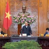 Thủ tướng Nguyễn Xuân Phúc chủ trì phiên họp Thường trực Chính phủ. (Ảnh: TTXVN)