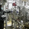 Nhân viên kỹ thuật Iran làm việc tại cơ sở làm giàu urani Isfahan, cách thủ đô Tehran 420km về phía Nam. (Ảnh: AFP/TTXVN)