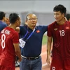 Huấn luyện viên Park Hang-seo cùng các cầu thủ U22 Việt Nam. (Ảnh: TTXVN)