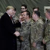 Tổng thống Donald Trump thăm các binh sỹ Mỹ tại căn cứ Bagram ở Afghanistan nhân dịp lễ Tạ ơn ngày 28/11. (Ảnh: AFP/TTXVN)