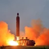 Vụ thử tên lửa đạn đạo chiến lược đất đối đất tầm xa Hwasong-10 tại một địa điểm bí mật ở Triều Tiên. (Ảnh: AFP/TTXVN)