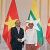 Thủ tướng Nguyễn Xuân Phúc hội kiến Tổng thống Myanmar Win Myint. (Ảnh: Thống Nhất/TTXVN)