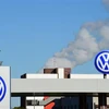 Biểu tượng Volkswagen tại trụ sở của hãng ở Wolfsburg, Đức. (Ảnh: AFP/TTXVN)