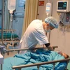 Một bệnh nhân được điều trị tại Bệnh viện Đa khoa Hùng Vương. (Ảnh: Trung Kiên/TTXVN)