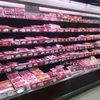 Một gian hàng bán thịt lợn tại siêu thị. (Nguồn: Vietnam+)