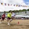 Học sinh Nhật trong một sự kiện thể thao tại một trường tiểu học ở Kurashiki, tỉnh Okayama. (Nguồn: Kyodo)