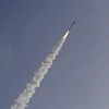 Tên lửa được phóng từ hệ thống Vòm Sắt ở thành phố Ashkelon, Israel để đánh chặn rocket từ Dải Gaza ngày 13/11. (Ảnh: AFP/TTXVN)