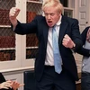 Thủ tướng Boris Johnson nhảy ra khỏi ghế khi kết quả bỏ phiếu khu vực Blyth Valley được công bố. (Nguồn: thetimes.co.uk)