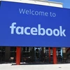 Bảng điện tử bên ngoài trụ sở Facebook ở Menlo Park, California, Mỹ. (Ảnh: AFP/TTXVN)