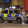 Nhân viên pháp y Anh điều tra tại hiện trường vụ tấn công mà cảnh sát tuyên bố có liên quan đến khủng bố ở phía Nam thủ đô London. (Ảnh: THX/TTXVN)