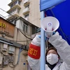 Treo loa phát thanh tuyên truyền các biện pháp phòng dịch viêm đường hô hấp cấp do 2019-nCoV tại Vũ Hán. (Ảnh: THX/TTXVN)