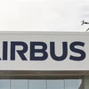 Máy bay của Airbus bay trình diễn tại triển lãm hàng không Paris ở sân bay Le Bourget, Pháp. (Ảnh: AFP/TTXVN)