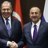 Ngoại trưởng Thổ Nhĩ Kỳ Mevlut Cavusoglu (phải) và người đồng cấp Nga Sergei Lavrov. (Nguồn: Anadolu)