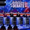 Các ứng viên đảng Dân chủ Mỹ tham gia cuộc tranh luận tại thành phố Las Vegas, bang Nevada ngày 19/2. (Ảnh: AFP/TTXVN)