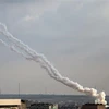 Rocket được bắn từ dải Gaza về phía Israel ngày 24/2. (Ảnh: THX/TTXVN)