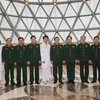 Đại tướng Ngô Xuân Lịch, Bộ trưởng Bộ Quốc phòng với cán bộ, bác sĩ Bệnh viện Trung ương Quân đội 108. (Ảnh: Dương Giang/TTXVN)