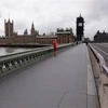 Cảnh vắng lặng trên cây cầu Westminster ở London, Anh trong bối cảnh dịch COVID-19 lây lan mạnh. (Ảnh: THX/TTXVN)