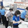 Bếp ăn tại điểm bán thuộc Saigon Co.op chuẩn bị suất ăn cung cấp đến các khu cách ly tập trung. (Ảnh: TTXVN phát)