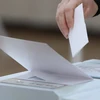 Cử tri Hàn Quốc bỏ phiếu trong cuộc bầu cử Quốc hội và Hội đồng địa phương bổ sung tại Tongyeong ngày 3/4/2019. (Ảnh: YONHAP/TTXVN)