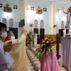 Các nghi lễ tại Lễ Phục sinh 2020 ở Nhà thờ Hữu Bằng. (Ảnh: Anh Tuấn/TTXVN)