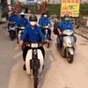 Đoàn viên, thanh niên tỉnh Bắc Giang trên chiếc xe máy gắn loa di động đi khắp các ngõ xóm để tuyên truyền về dịch bệnh COVID-19. (Ảnh: Thúy Phương/TTXVN)