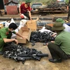 Công an tỉnh Sơn La tiêu hủy hàng nghìn vũ khí thô sơ, vật liệu nổ và công cụ hỗ trợ. (Ảnh: Sơn Ca/Vietnam+)