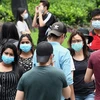 Người dân đeo khẩu trang phòng dịch COVID-19 tại Singapore. (Ảnh: AFP/TTXVN)
