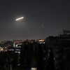 Tên lửa phòng không của Syria đánh chặn một vụ tấn công bằng tên lửa trên bầu trời Damascus. (Ảnh: THX/TTXVN)
