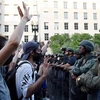 Cảnh sát được triển khai để ngăn người biểu tình quá khích trong cuộc tuần hành phản đối hành động của cảnh sát dẫn đến cái chết của người da màu George Floyd, tại Washington, DC. (Ảnh: AFP/TTXVN)
