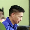 Bị cáo Trần Xuân Yến (nguyên Phó Giám đốc Sở Giáo dục và Đào tạo tỉnh Sơn La) tại phiên tòa ngày 24/5. (Ảnh: Hữu Quyết/TTXVN)