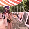 Người dân đến tham quan triển lãm. (Ảnh: Bích Hà/Vietnam+)