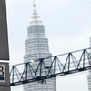 Biển quảng cáo Quỹ đầu tư nhà nước Malaysia (1MDB) bên ngoài một tòa nhà ở Kuala Lumpur, Malaysia. (Ảnh: AFP/TTXVN)