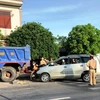 Quảng Trị: Ôtô 7 chỗ tông vào đuôi ôtô tải, 4 người bị thương