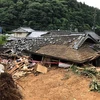 Căn nhà bị sập do lở đất sau mưa lớn ở Ashikita, quận Kumamoto, phía Nam Kyushu, Nhật Bản ngày 5/7. (Ảnh: AFP/TTXVN)