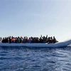 Người di cư vượt Địa Trung Hải để sang châu Âu. (Ảnh: AFP/TTXVN)